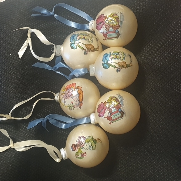 Holly Hobby glass ornaments - Picture 2 of 3